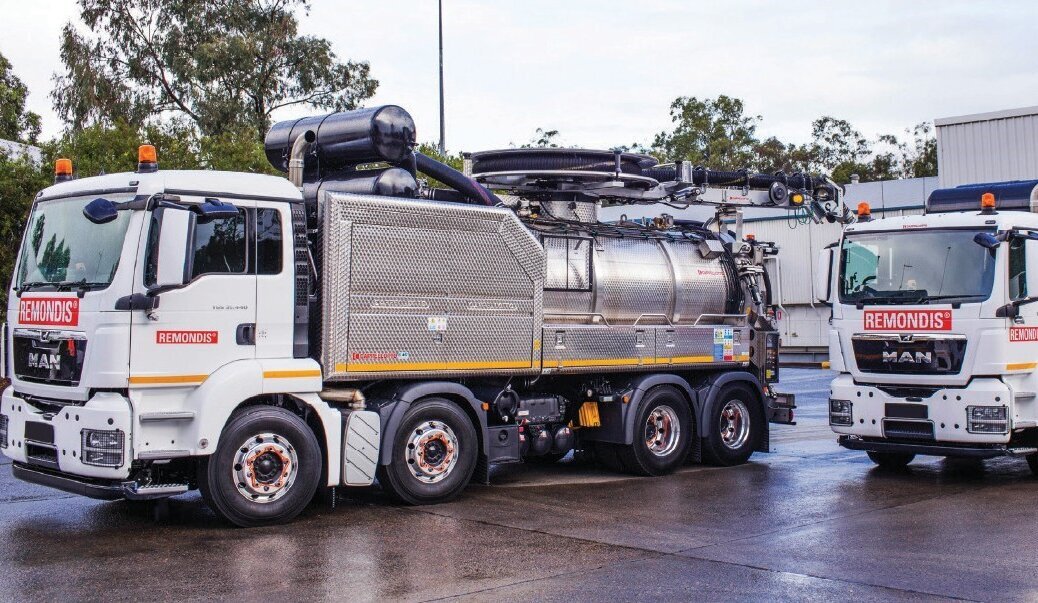 Hydrocarbon collection vehicle