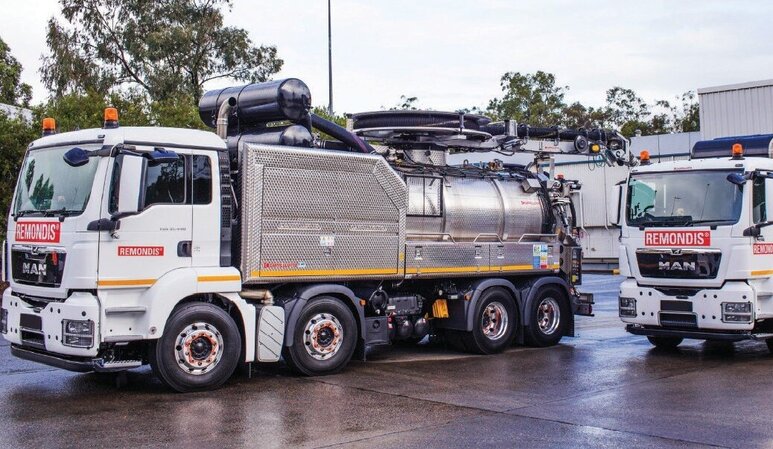 Hydrocarbon collection vehicle