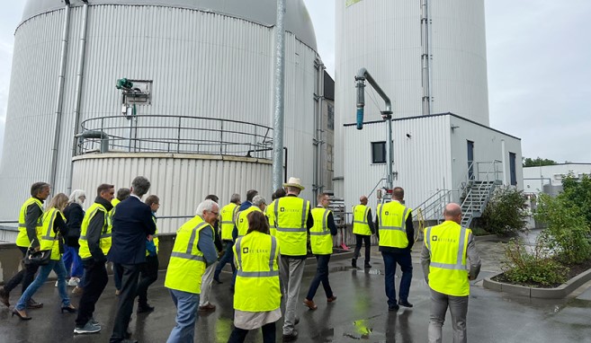 guests tour for new facilities 