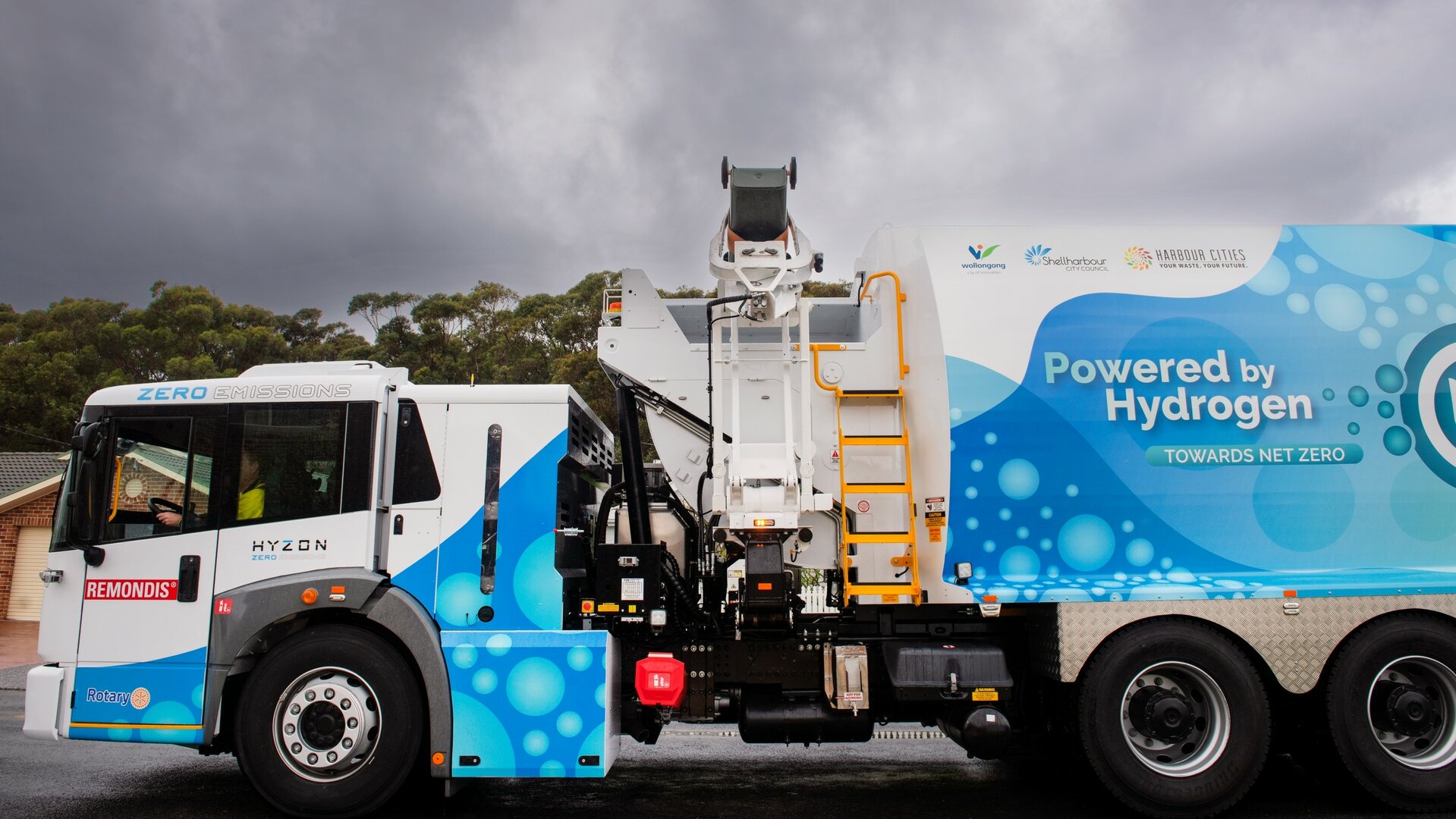 hydrogen fueled waste collection truck